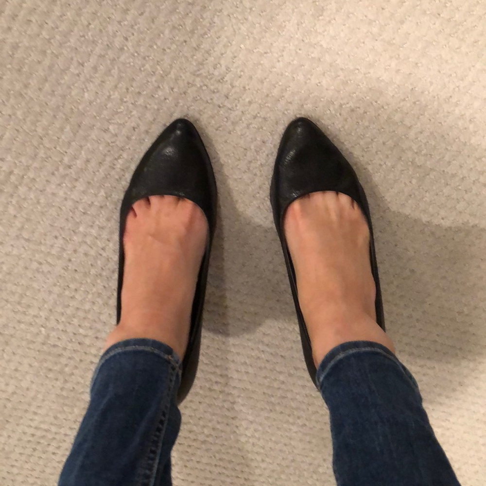 Black leather D & G leather pumps
